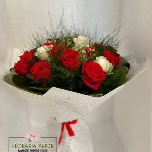 https://florariaverde.ro/wp-content/uploads/2022/03/Buchet-trandafiri-rosii-si-albi-Floraria-Verde-cu-logo-1-300x300.jpg