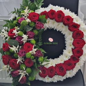 https://florariaverde.ro/wp-content/uploads/2022/05/Coroana-funerara-din-Crizantema-santini-eucalipt-si-trandafiri-300x300.jpg